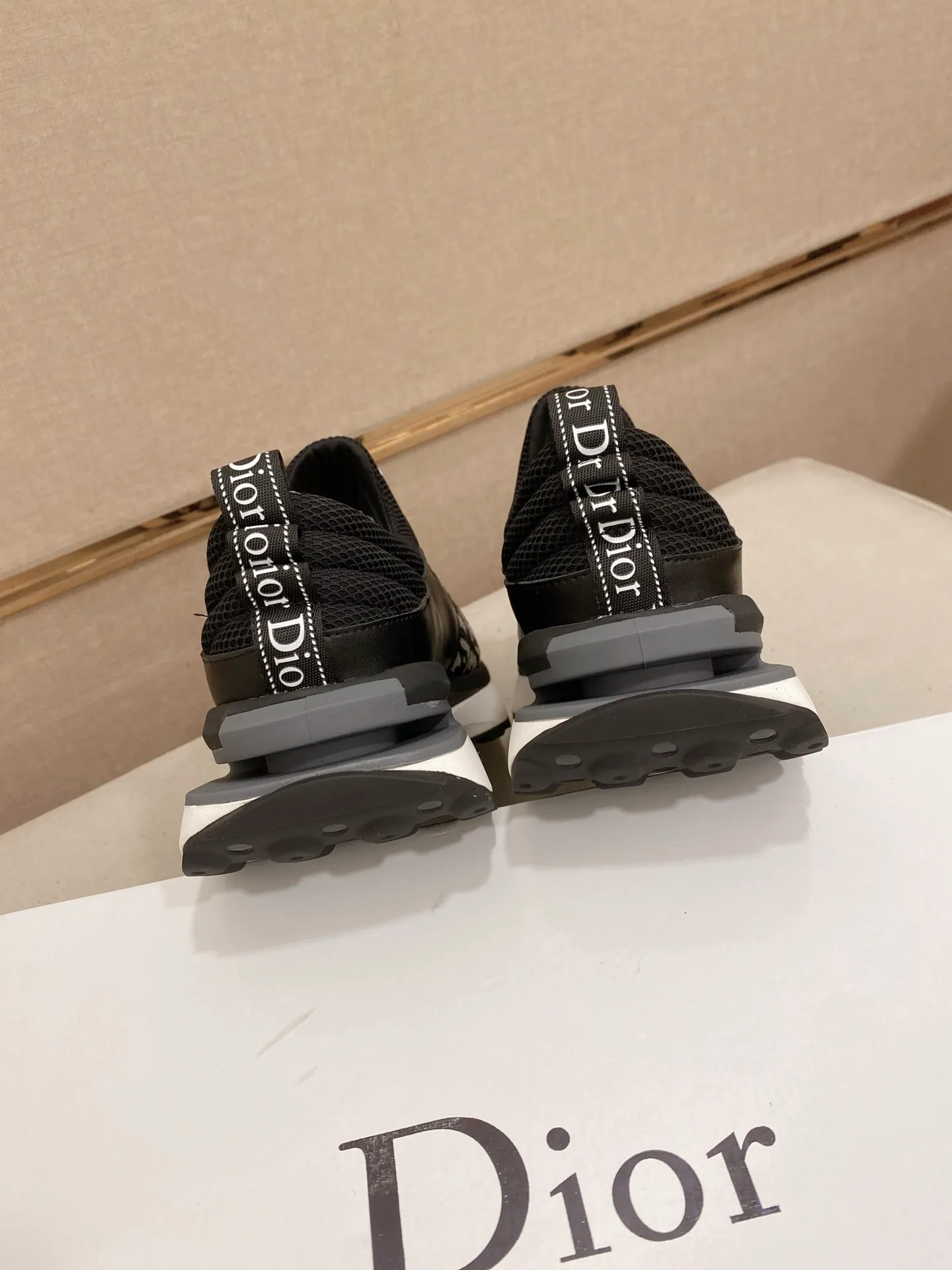 Men's shoes💰: 462💰 [Dior·Dior] New casual sports style men's shoes, new spring and summer design, perfect workmanship, lace-up style to create wardrobe quality, upper: imported first-layer cowhide, sheepskin lining is soft and comfortable, ultra-light TPU wear-resistant outsole, simple, versatile fashion men's shoes, excellent color code number 38--44. Can be customized 45 non-returnable